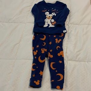 ✨Like New✨Baby Gap Disney Halloween pajamas 🎃